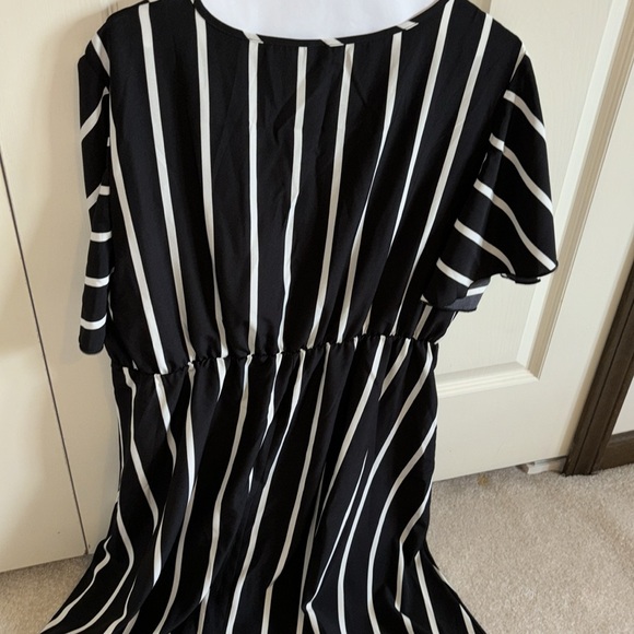 NWOT black and white striped dress SHEIN size 1XL - Picture 4 of 5